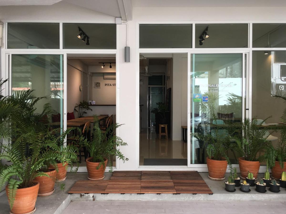 Pingplalee Female House Bed & Breakfast Bangkok Exterior photo