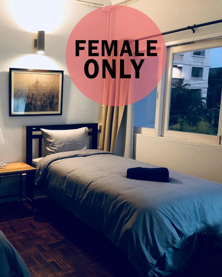 Pingplalee Female House Bed & Breakfast Bangkok Exterior photo